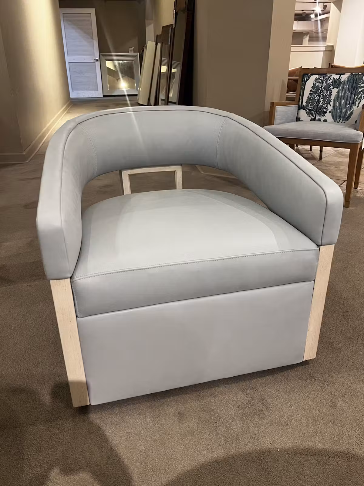 Hancock and Moore 6973-S/1013 Elon Swivel Chair Hancock and Moore 6973-S/1013 Elon Swivel Chair