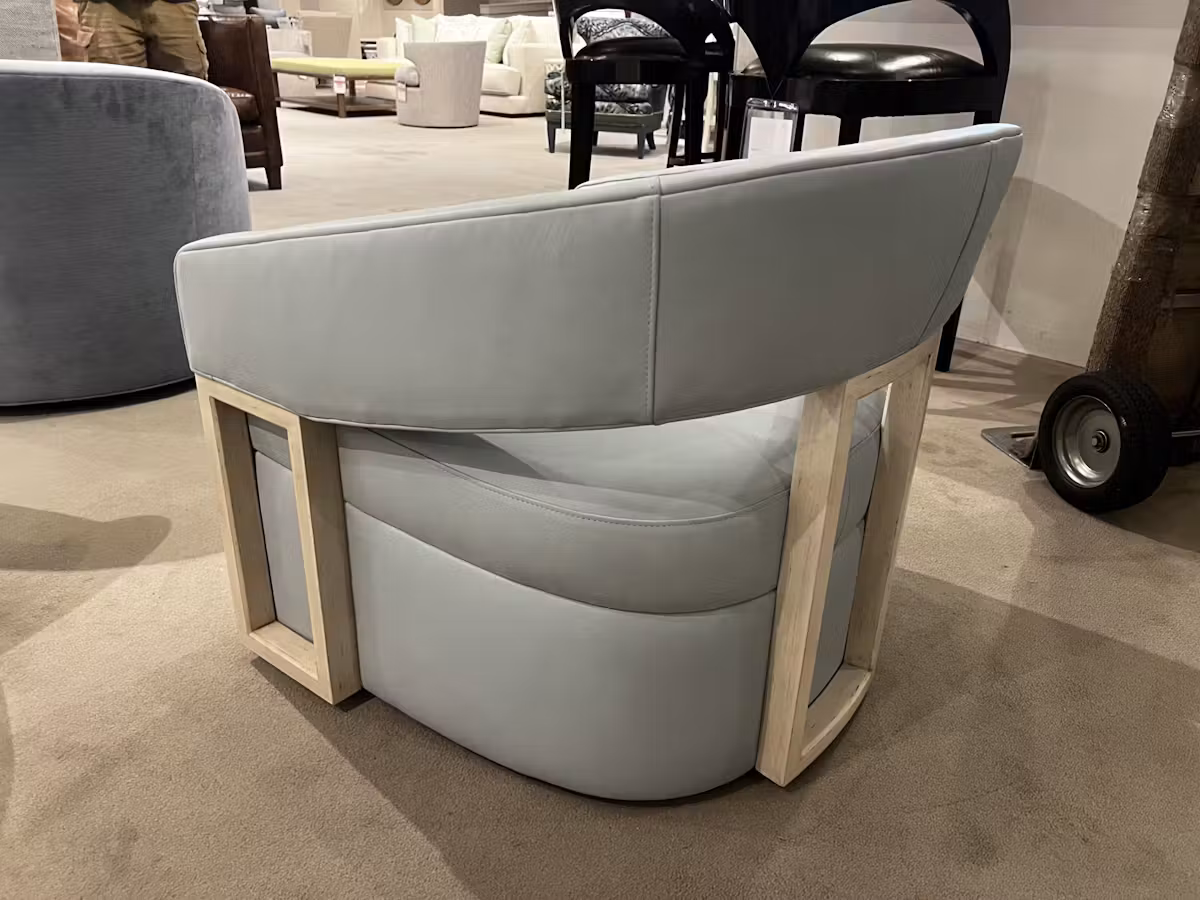 Hancock and Moore 6973-S/1013 Elon Swivel Chair Hancock and Moore 6973-S/1013 Elon Swivel Chair