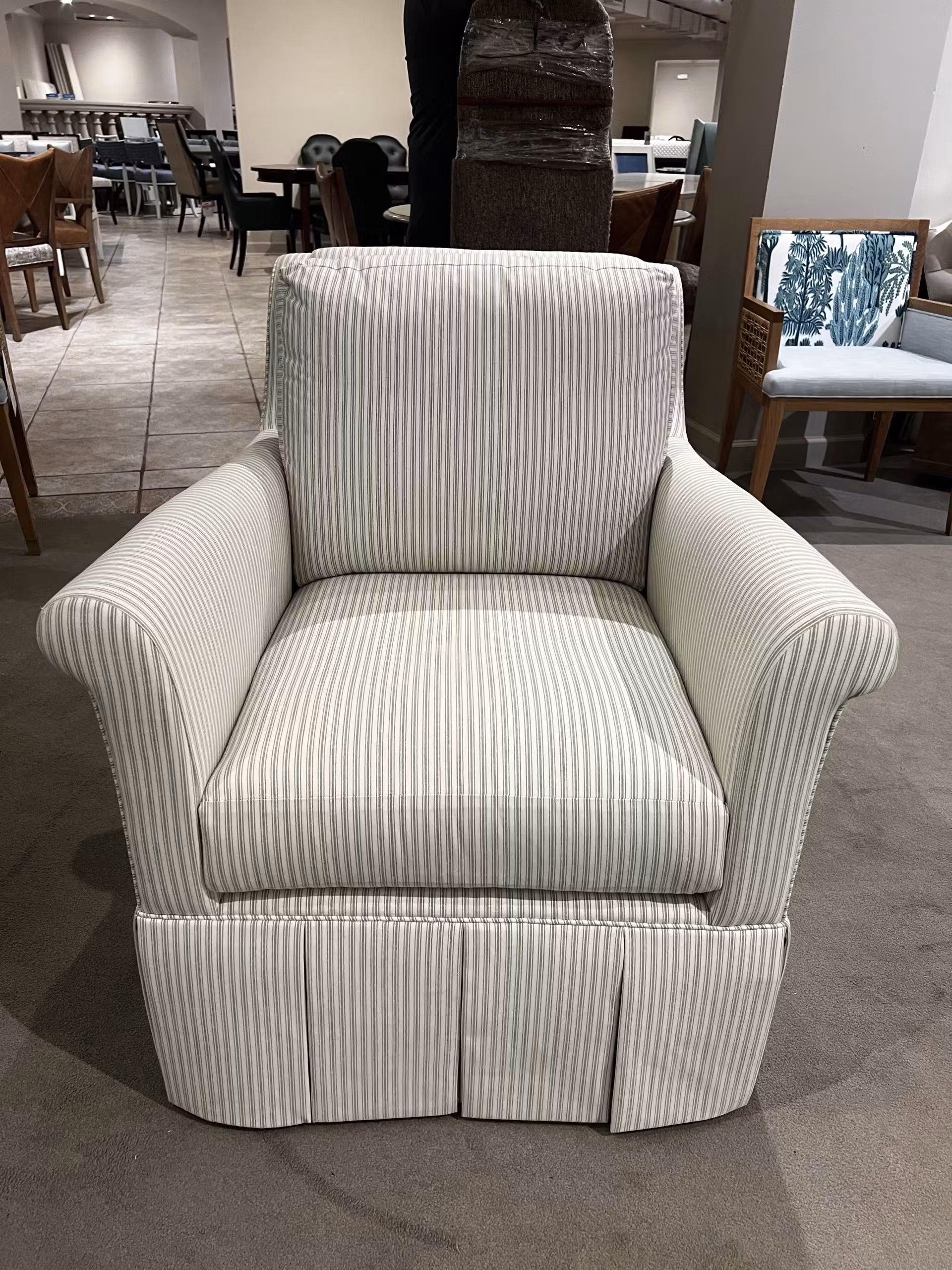 Jessica Charles 1790C/10369 Ensemble Skirted Chair