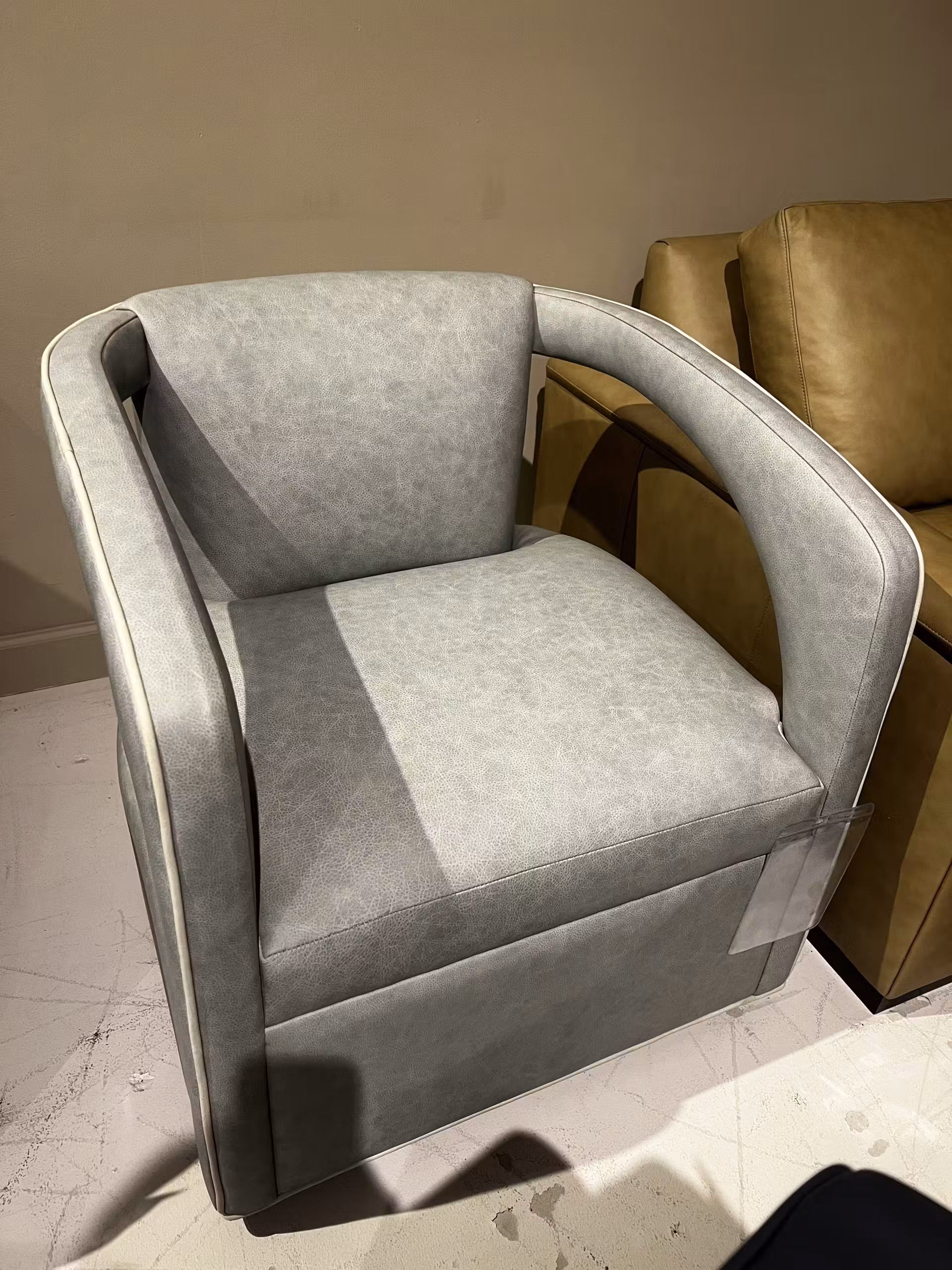 Jessica Charles 5233-S/10812 Carmela Swivel Chair