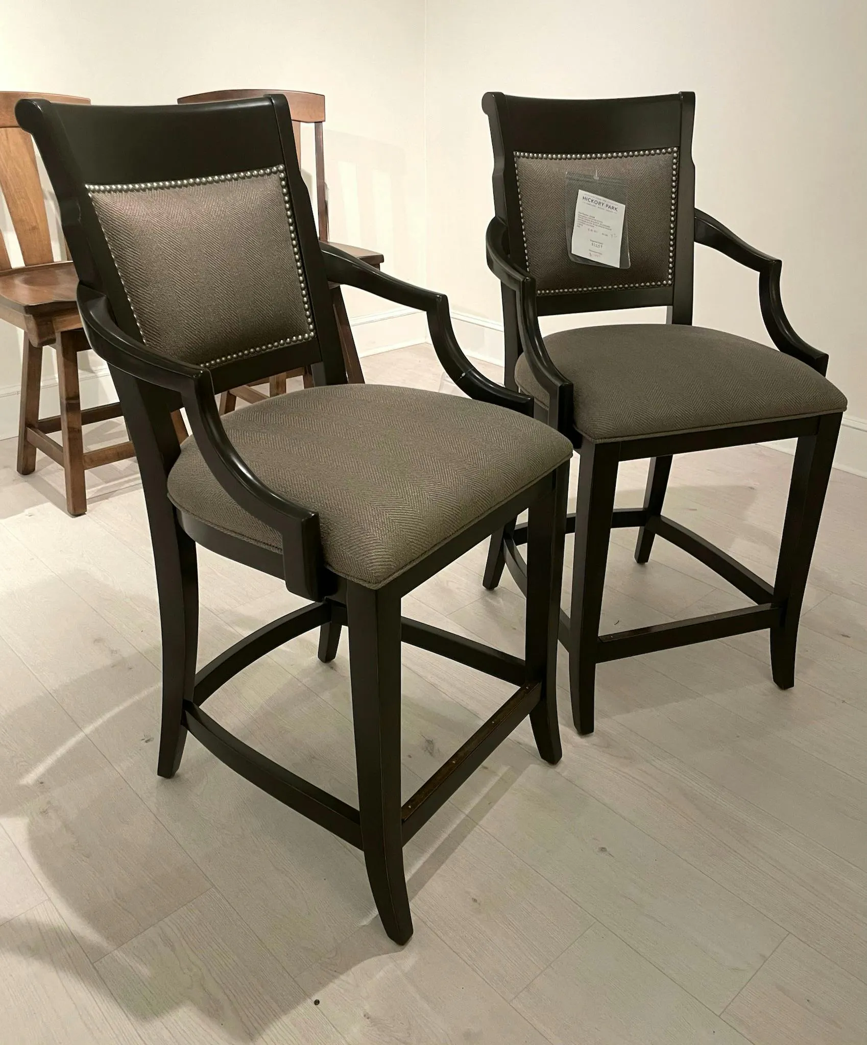 Lorts 220601 Pair of Counter Stools