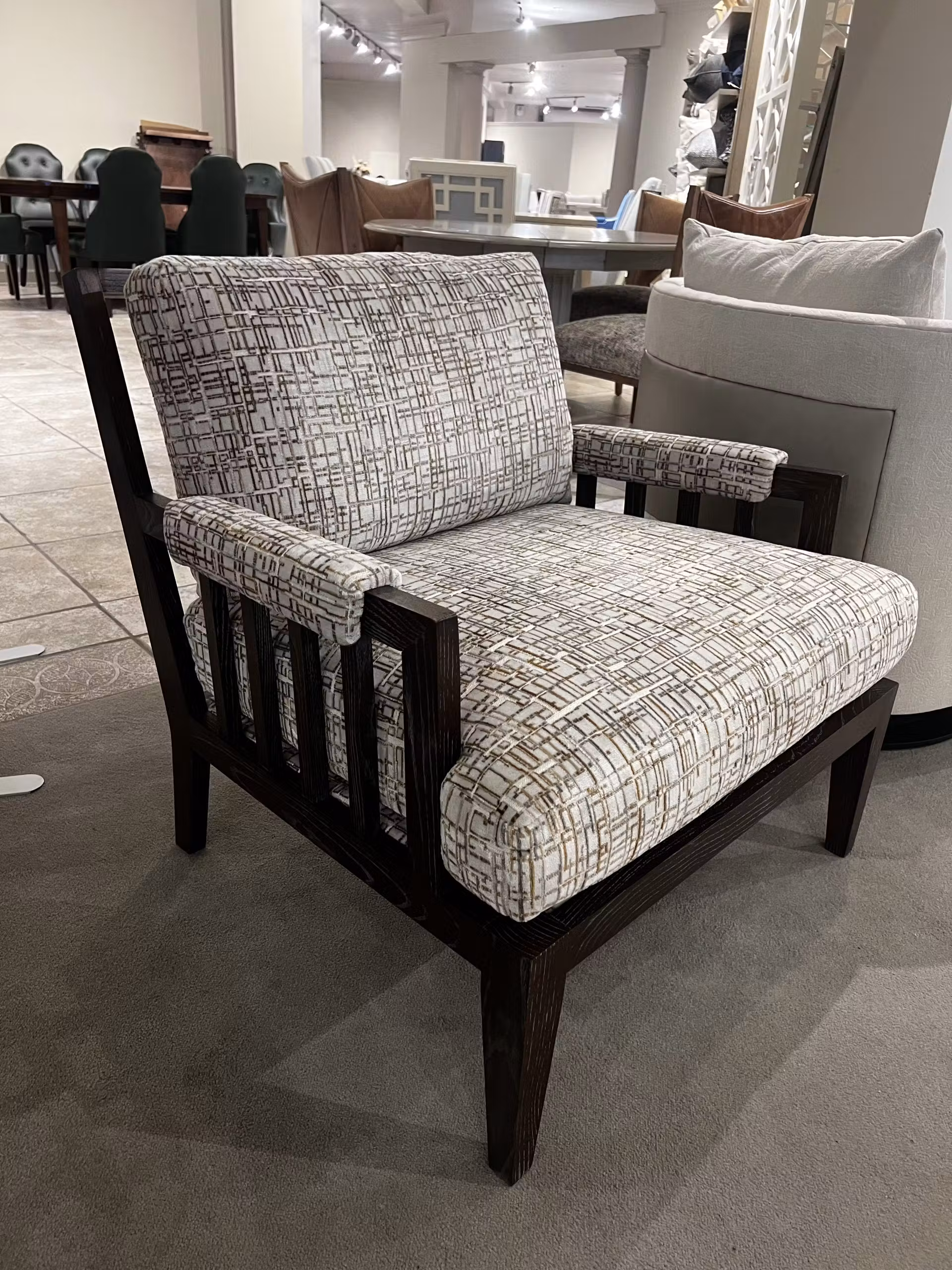 Century 3988/200 Selleck Chair