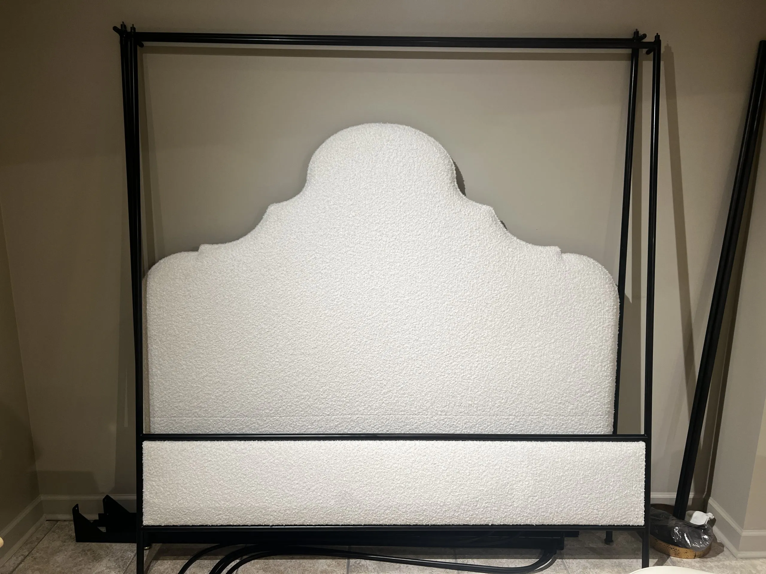 Century TSU-126CP/F1 Venetian King Bed