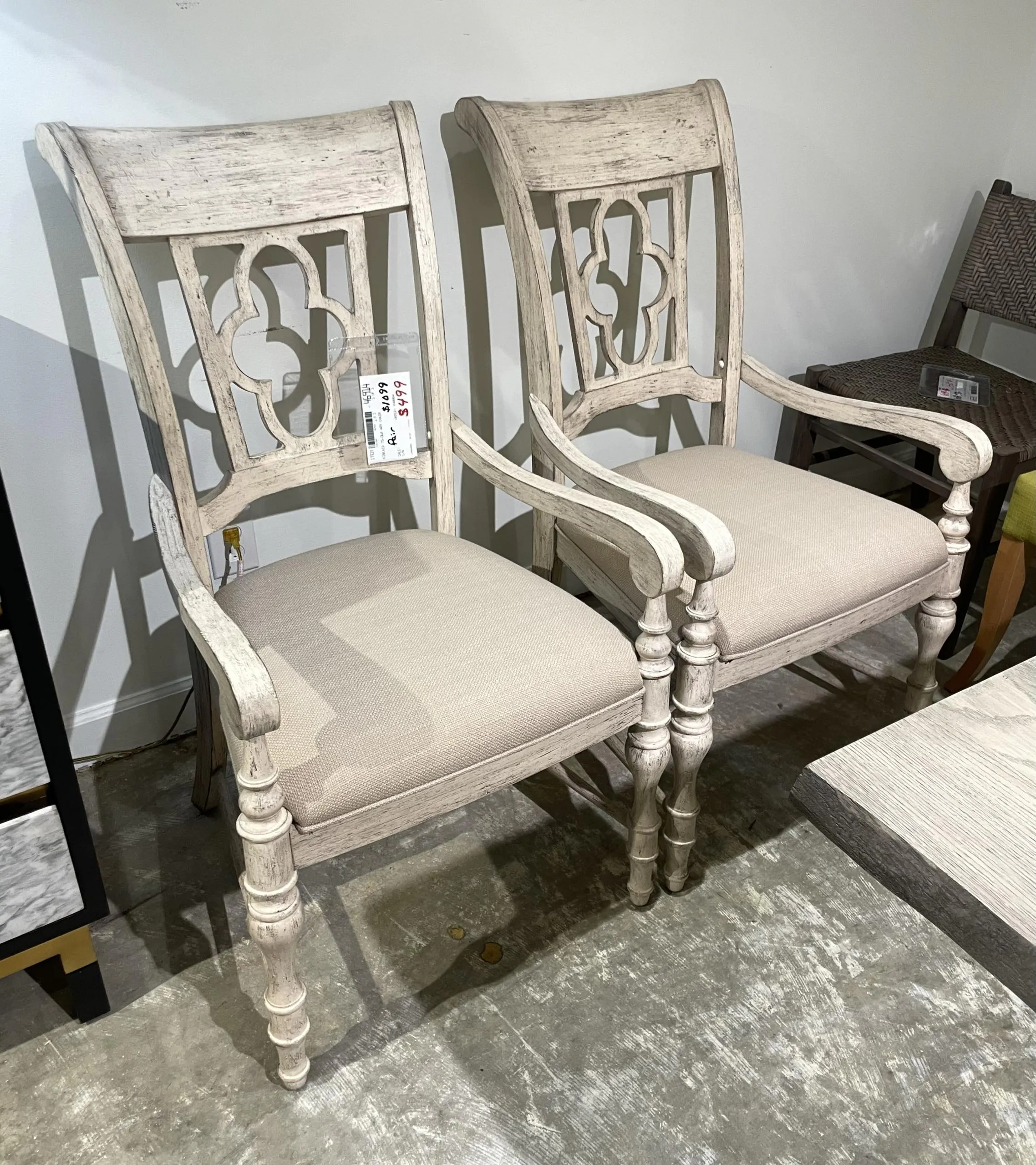 Kincaid 75-062 Weatherford Arm Chairs