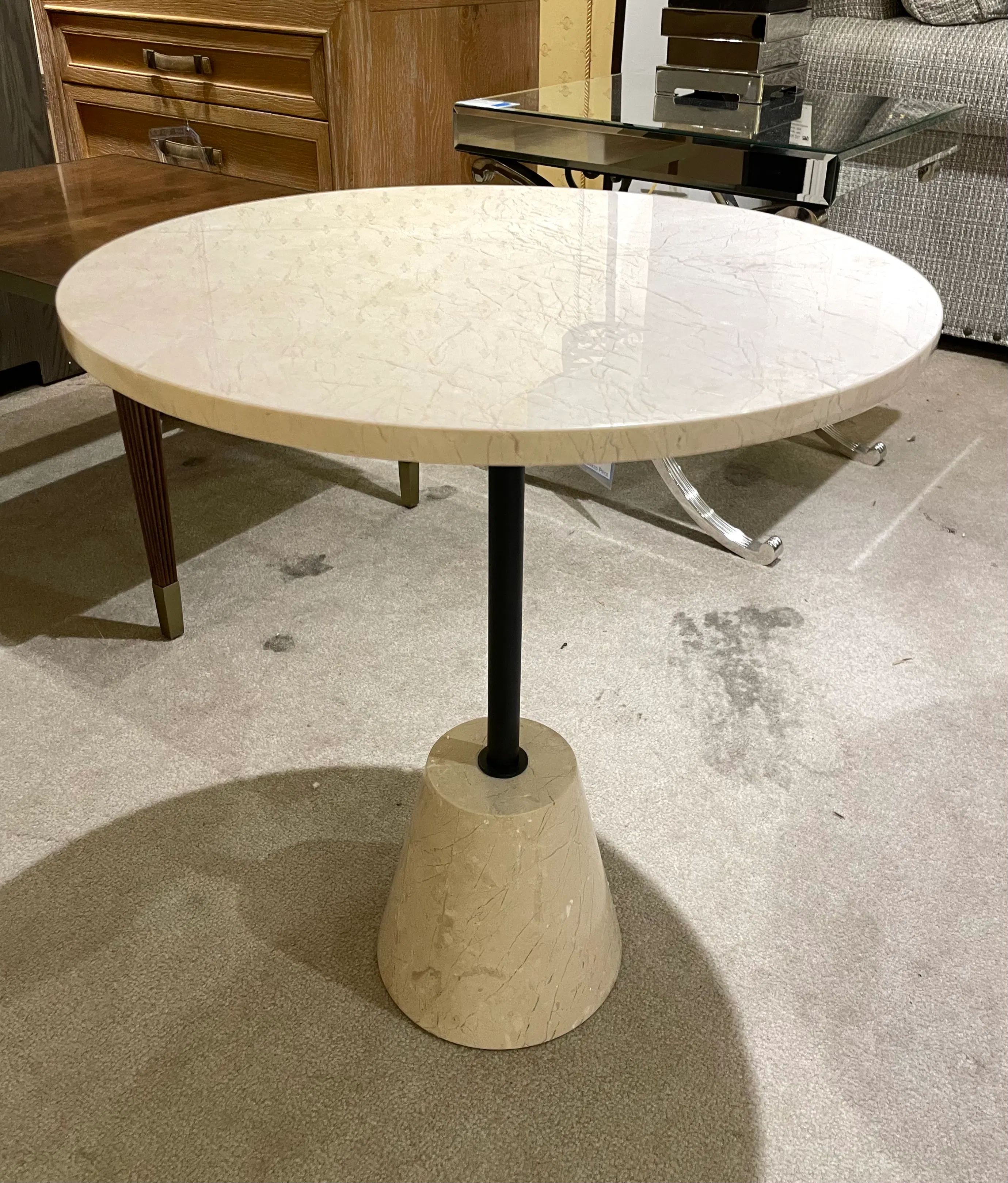 Nuevo HGMM179 Side Table
