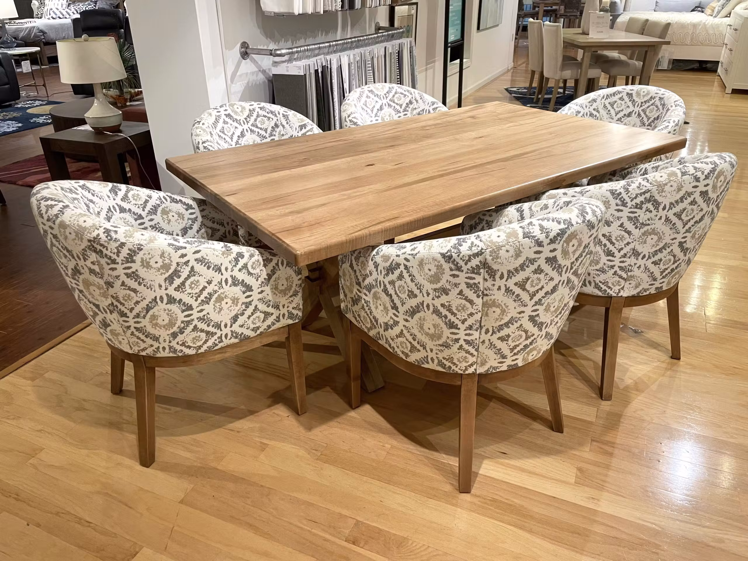 Bassett Furniture 4021-7242X Crossbuck Rectangle Dining Table and Hayes Upholstered Chairs