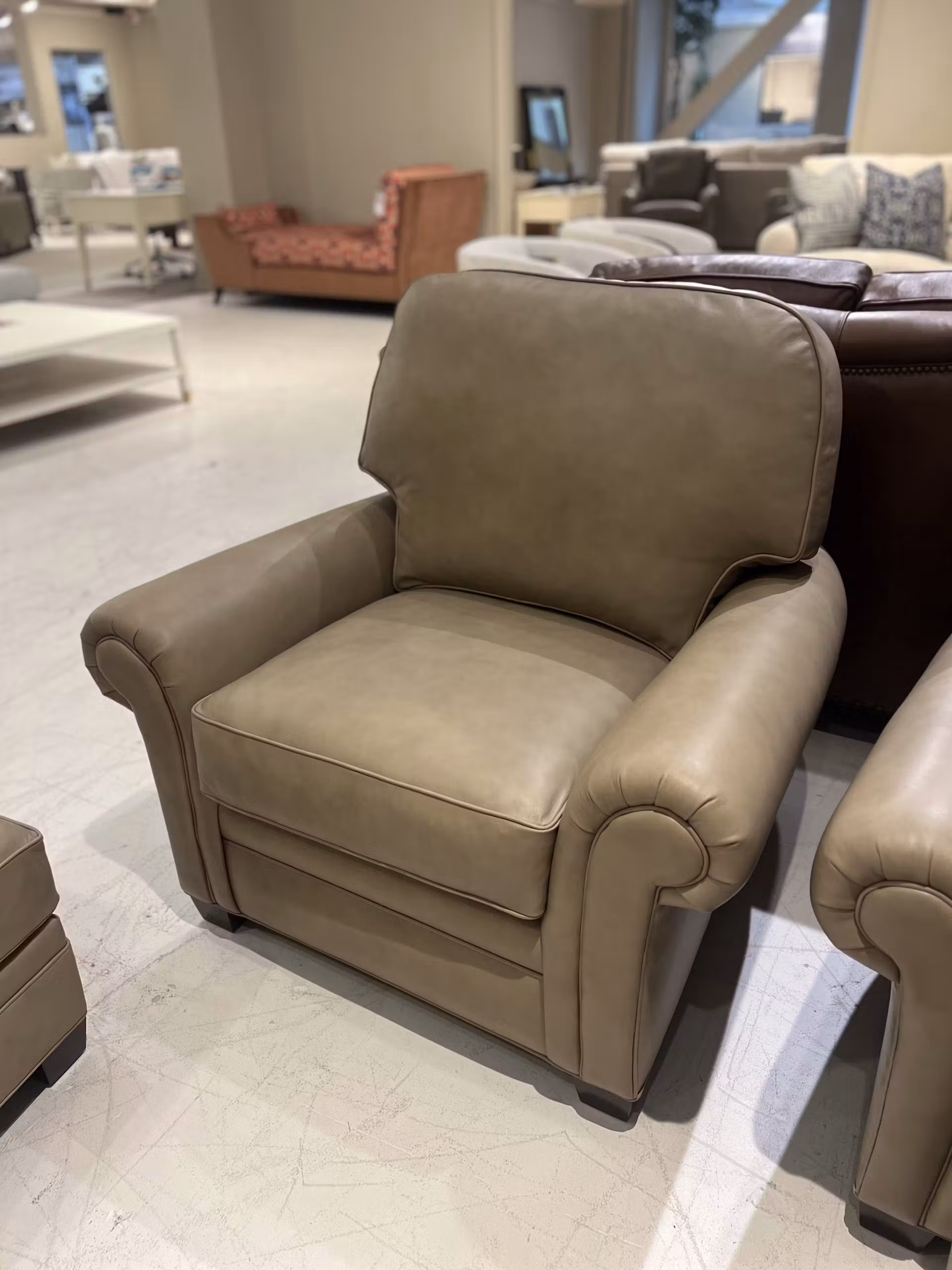 Hancock and Moore 9842/1702,1703 City Chair