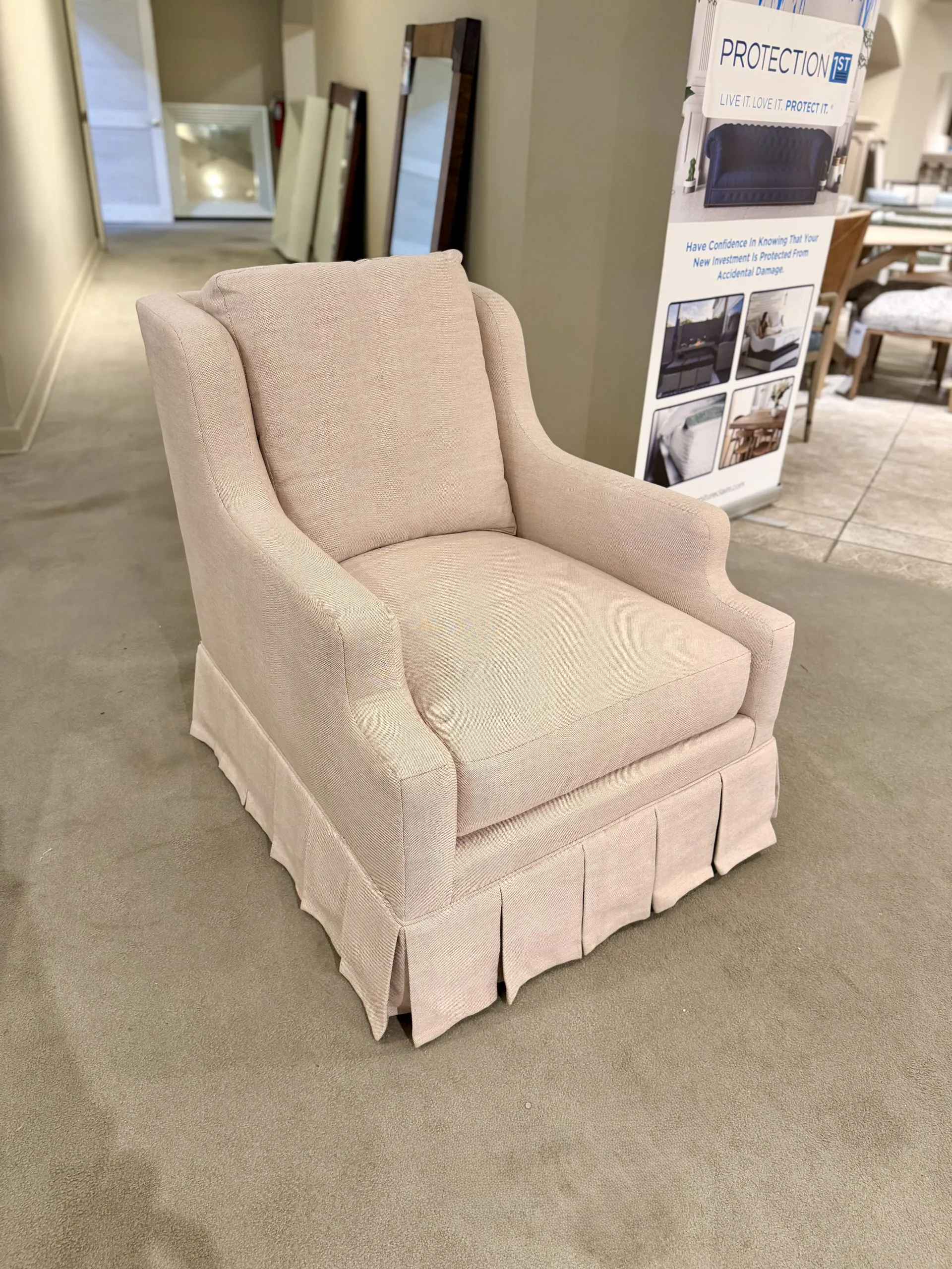 Hickory Chair PE76722-01/340 Harriswon Swivel Chair