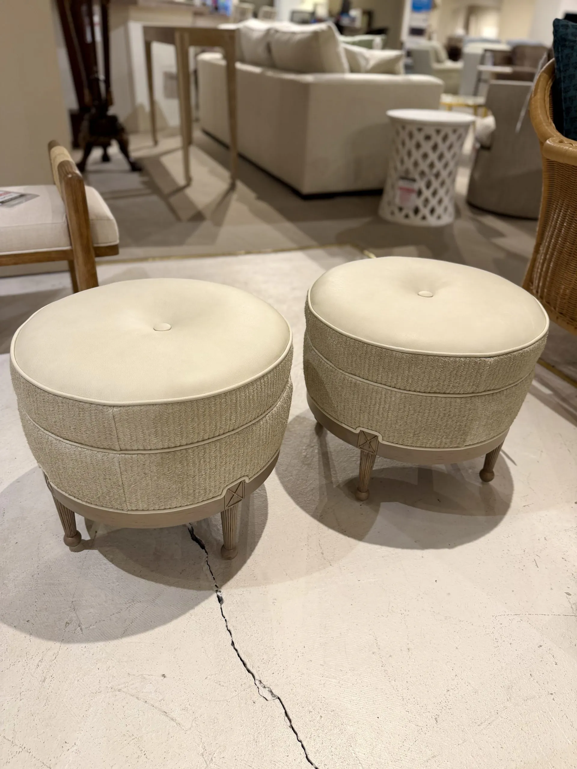 Hancock and Moore CJ6819/1273,1274 Johara Stool