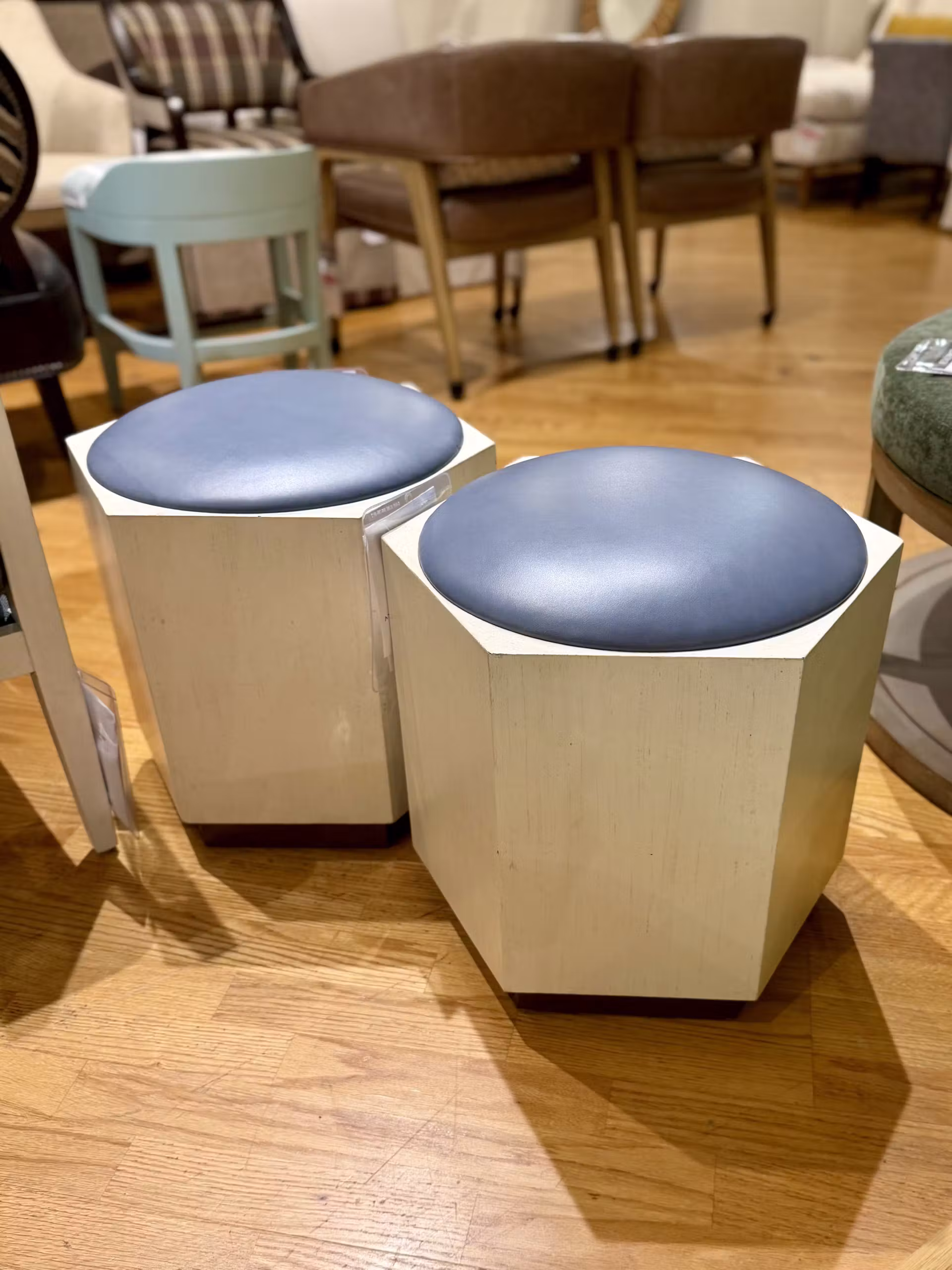 Hancock and Moore CJ6824/1152,1153 Hezekiah Stool
