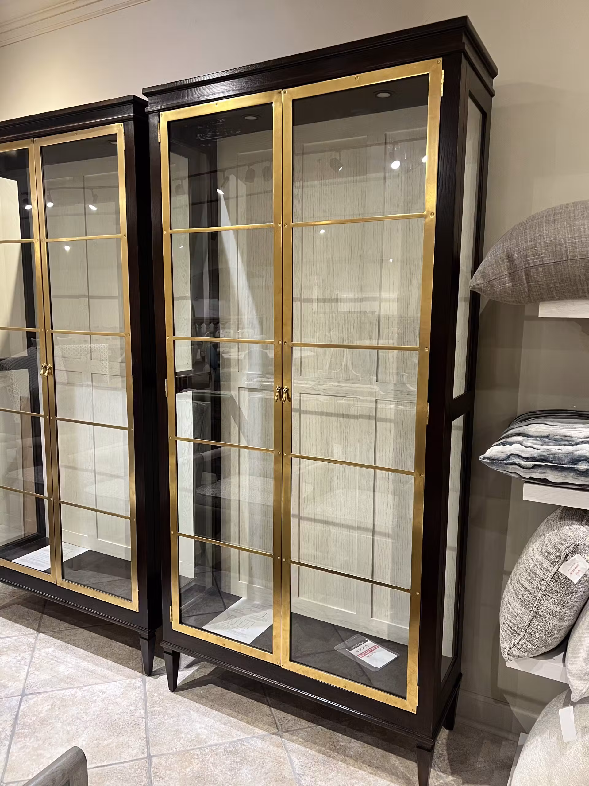 Century 899-421,10 Brass Front Curio